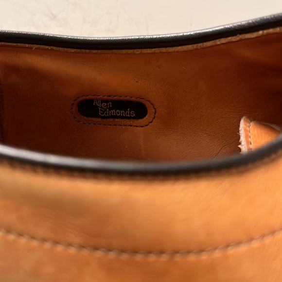 Allen Edmonds, Hillcrest mens dress shoes. Size mens 9 - Picture 3 of 6